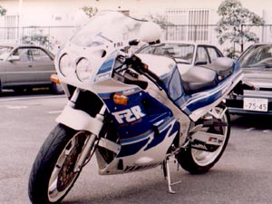 FZR750