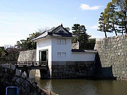 本丸櫓門と東橋