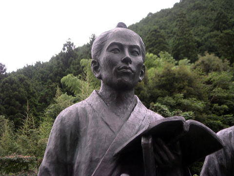 品川弥二郎像