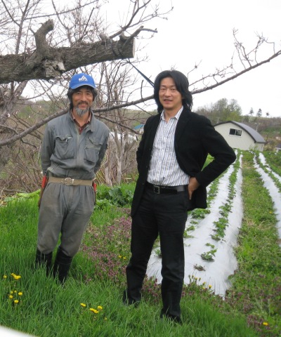 ＰＴＡ会長をくぐり抜けた２人。